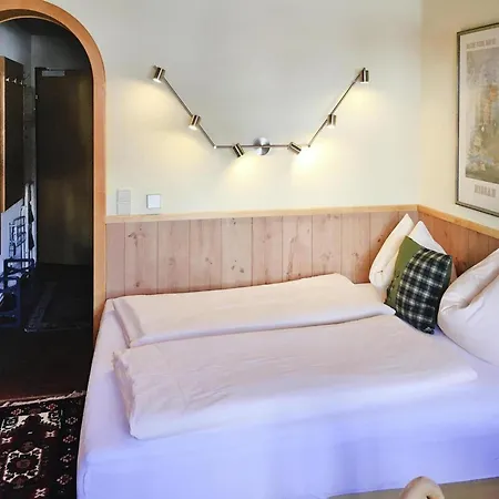 In Dienten With Ski-in Access & Pool Dienten am Hochkönig